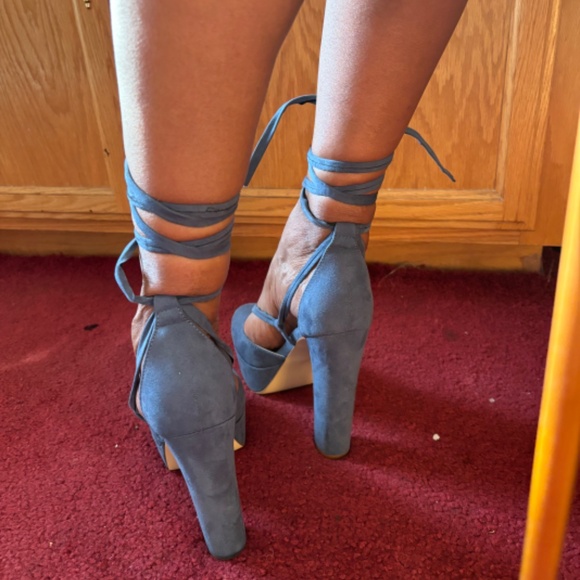Blue suede shoes - Picture 2 of 4